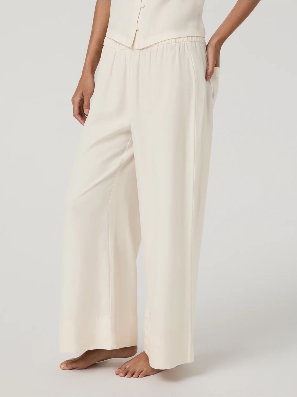 NEW Vuori Trestles Twill Crop Wideleg Pant in Natural - Picture 4 of 8